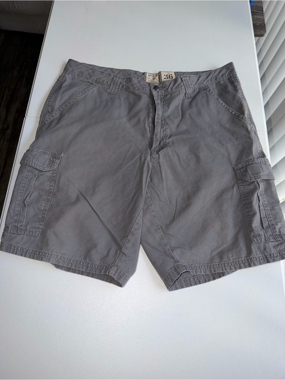 Gray cargo shorts with a relaxed fit, size 36 inch waist/T-0058